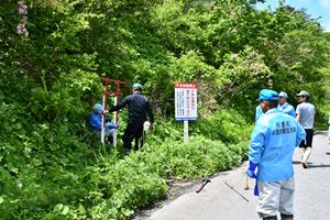 看板などを設置する不法投棄監視員